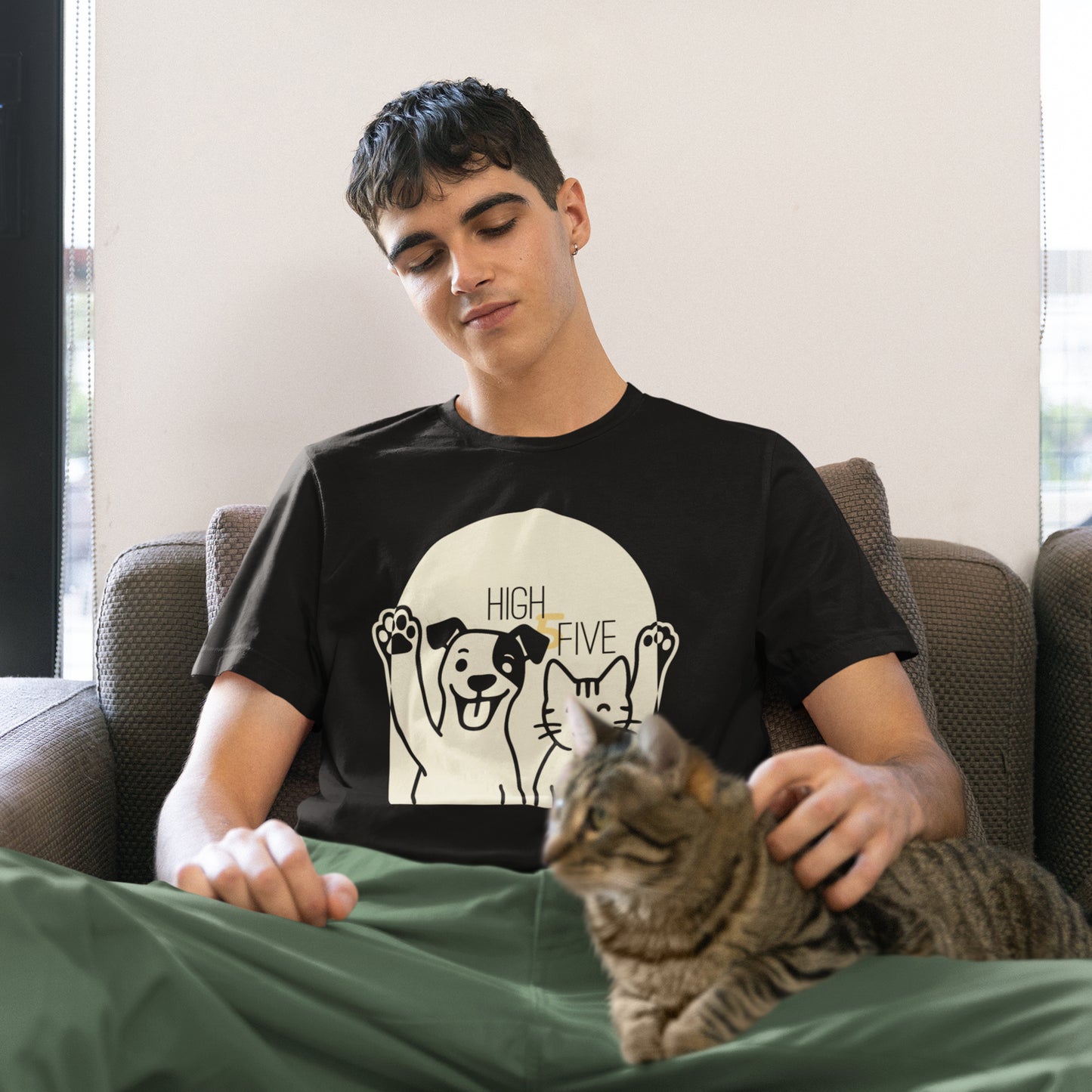 High Five Cat & Dog T-Shirt – Fun & Friendly Animal Lover Tee