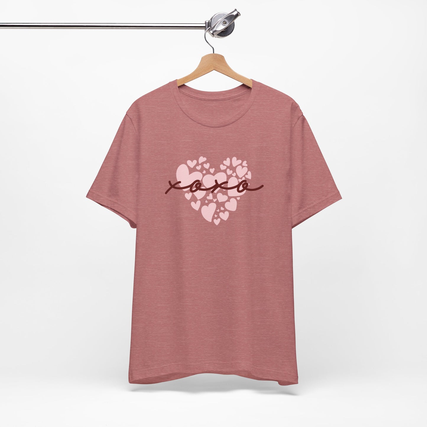 XOXO Love T-Shirt – Cute Heart Design Romantic Valentine Shirt