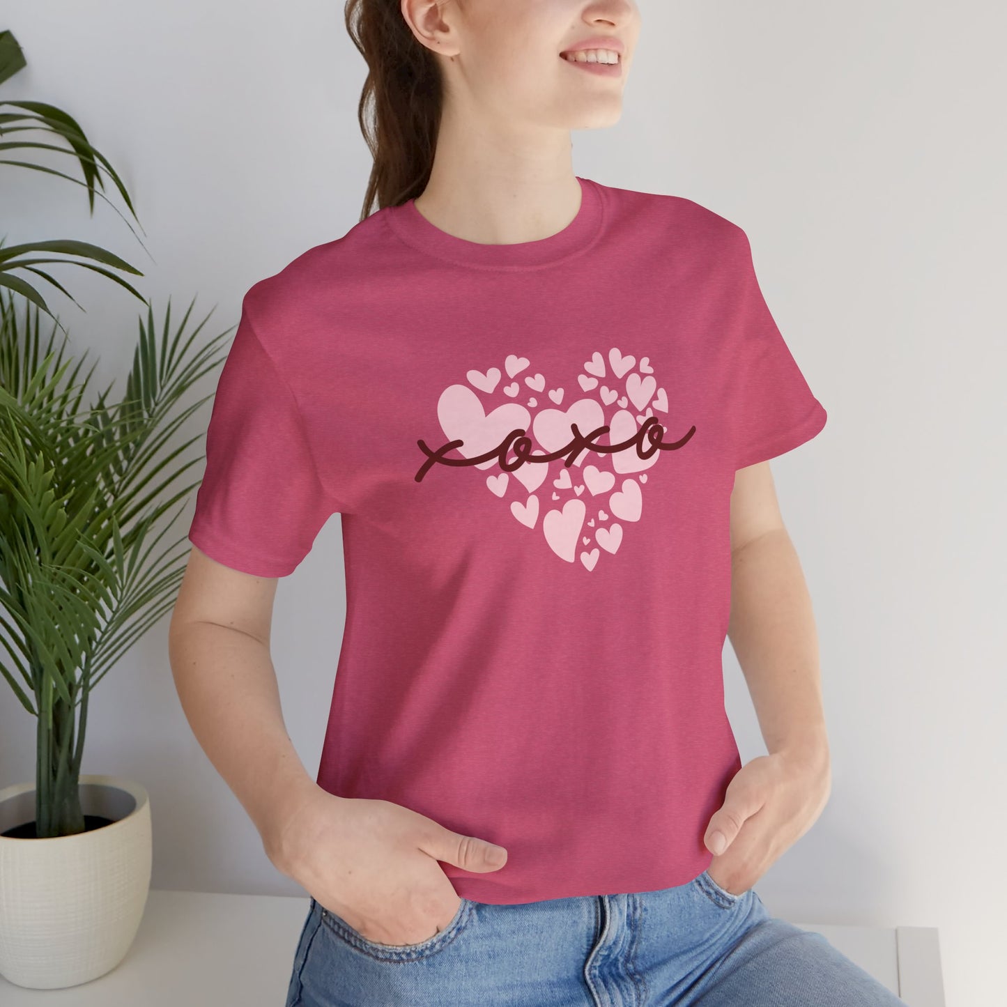 XOXO Love T-Shirt – Cute Heart Design Romantic Valentine Shirt