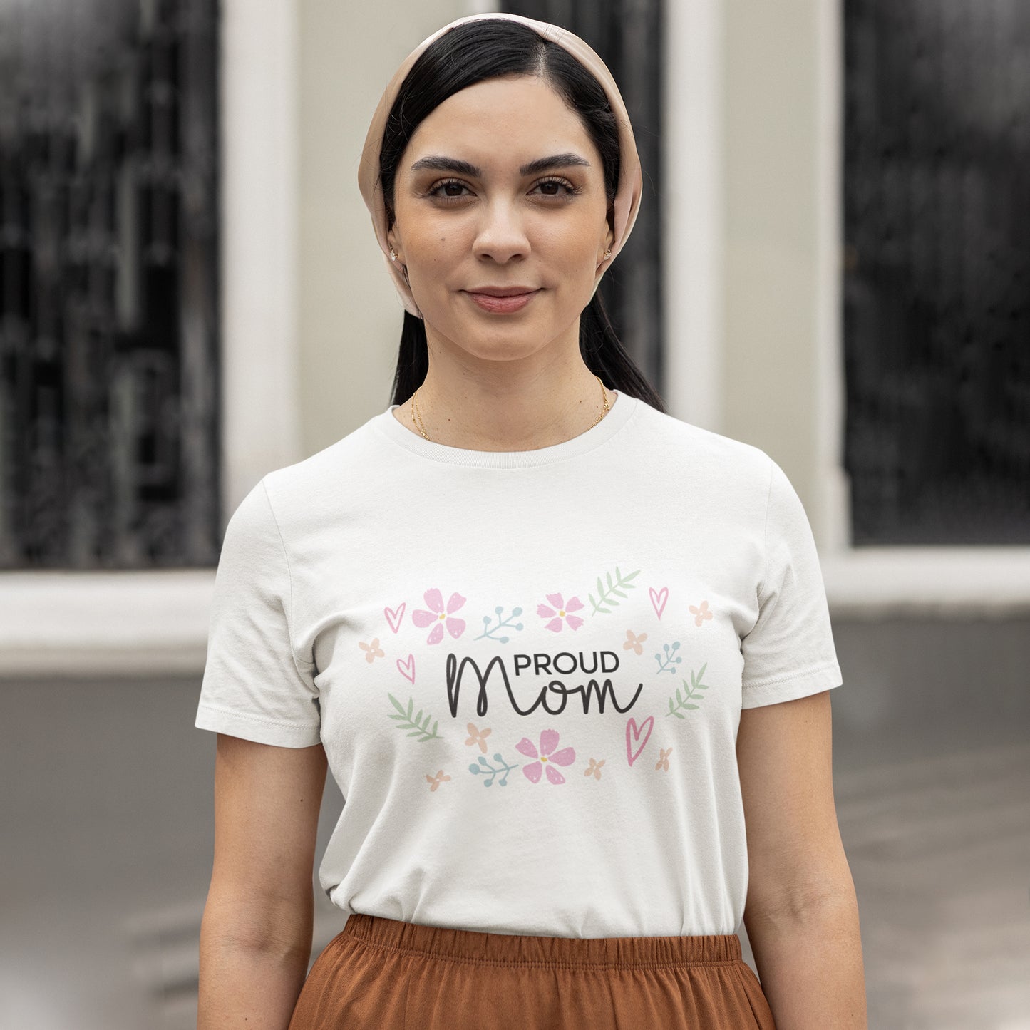 Proud Mom Flower Graphic Tee – Sweet Mother’s Day Shirt for Women