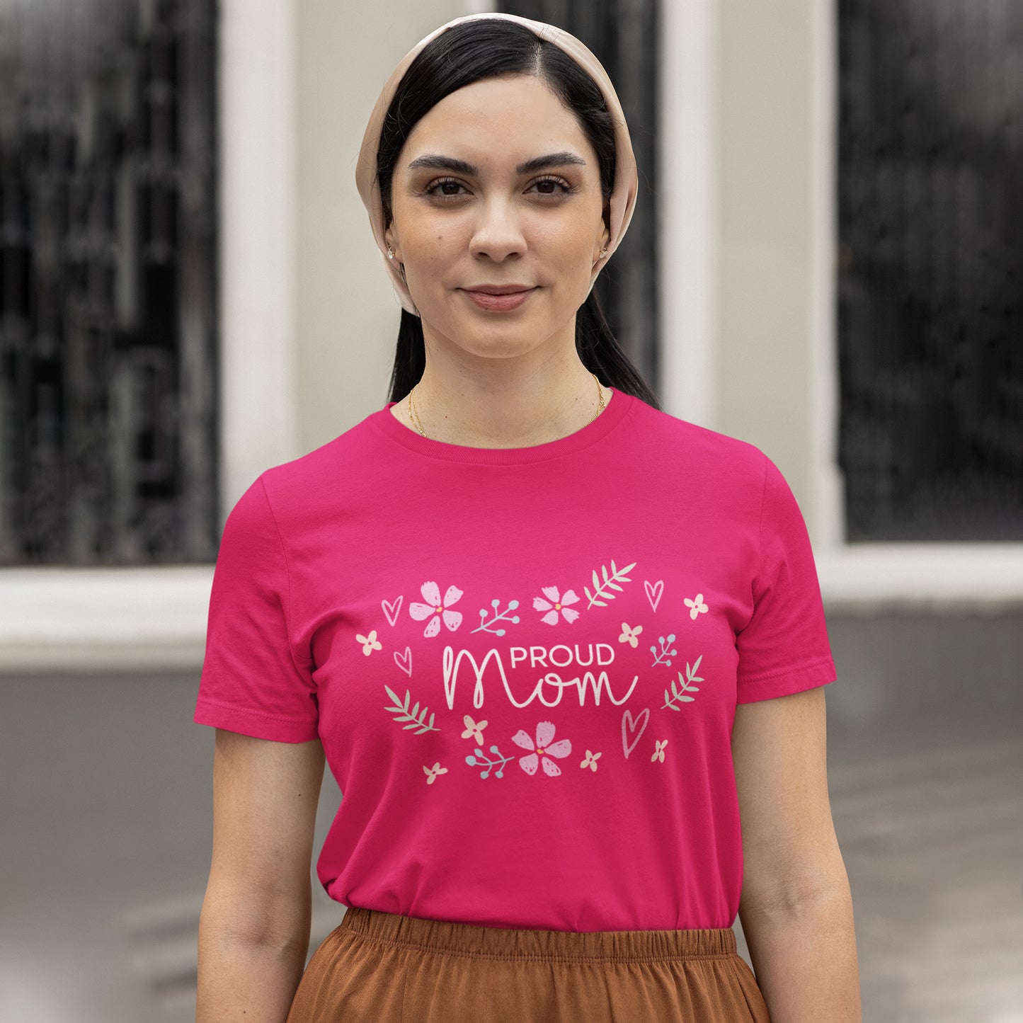 Proud Mom Flower Graphic Tee – Sweet Mother’s Day Shirt for Women