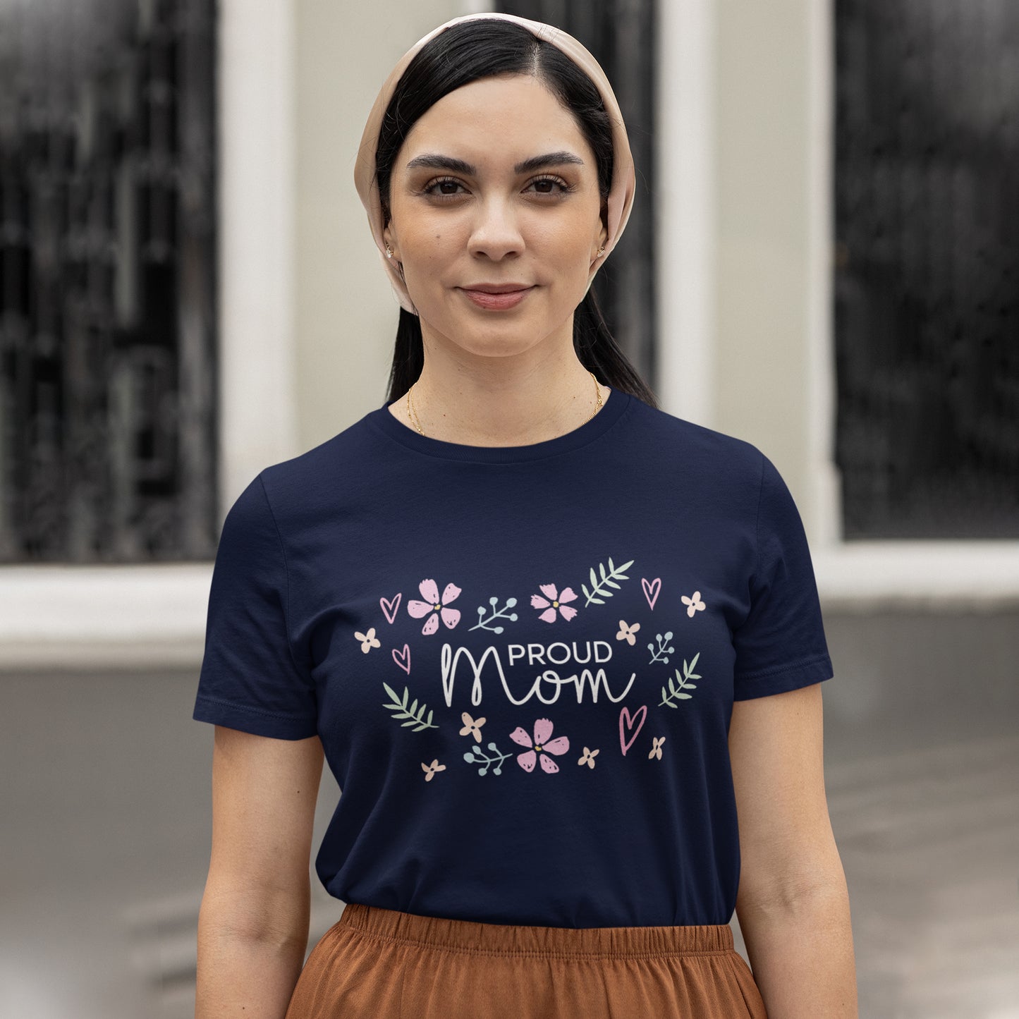 Proud Mom Flower Graphic Tee – Sweet Mother’s Day Shirt for Women