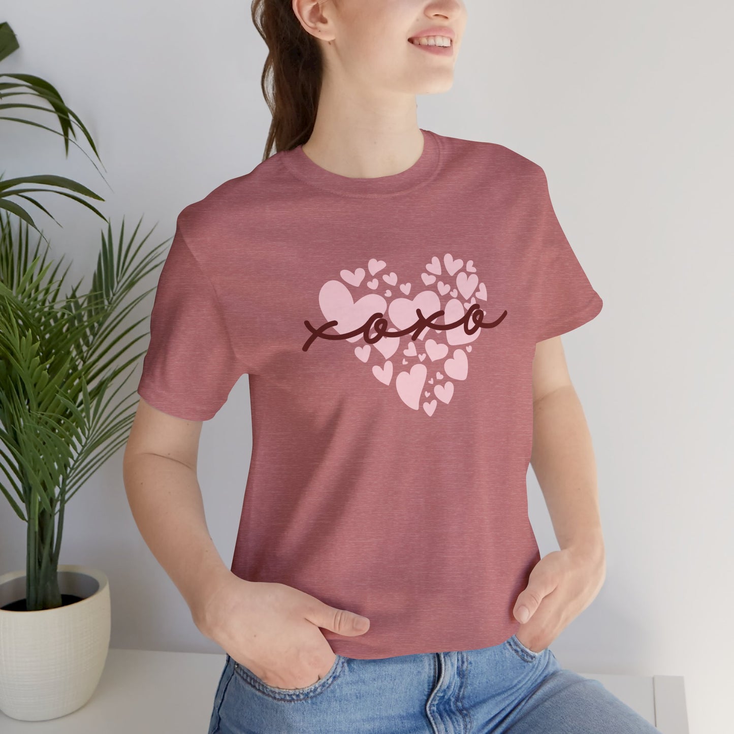 XOXO Love T-Shirt – Cute Heart Design Romantic Valentine Shirt